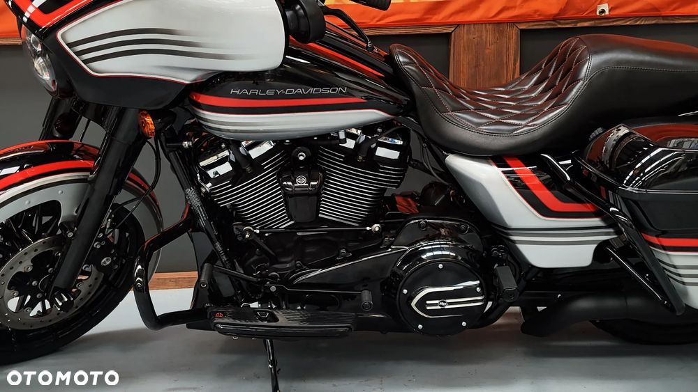Harley-Davidson Touring Street Glide - 22