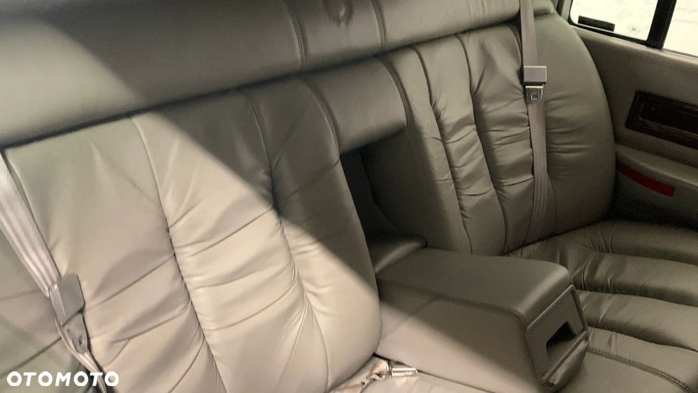 Cadillac Fleetwood 5.7 STD - 34