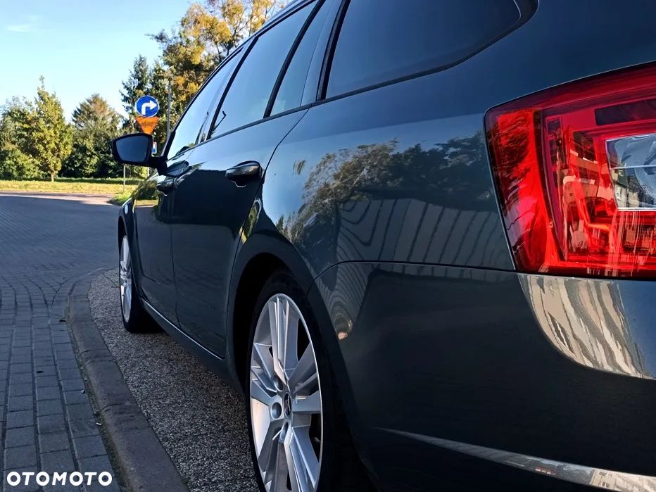 Skoda Octavia 2.0 TDI DSG RS - 20