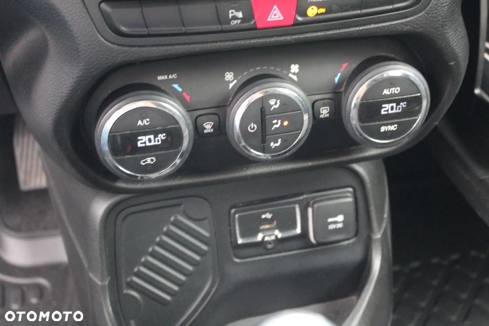 Jeep Renegade 1.6 E-TorQ Longitude - 16