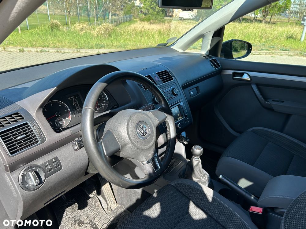 Volkswagen Touran - 13