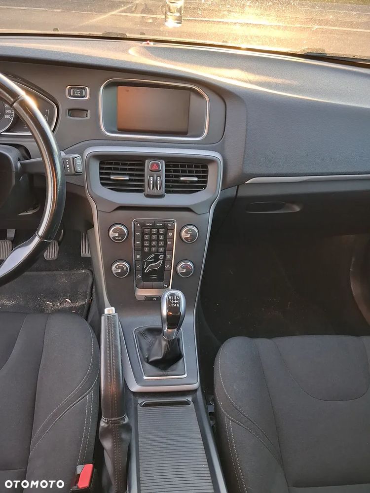 Volvo V40 D2 - 10