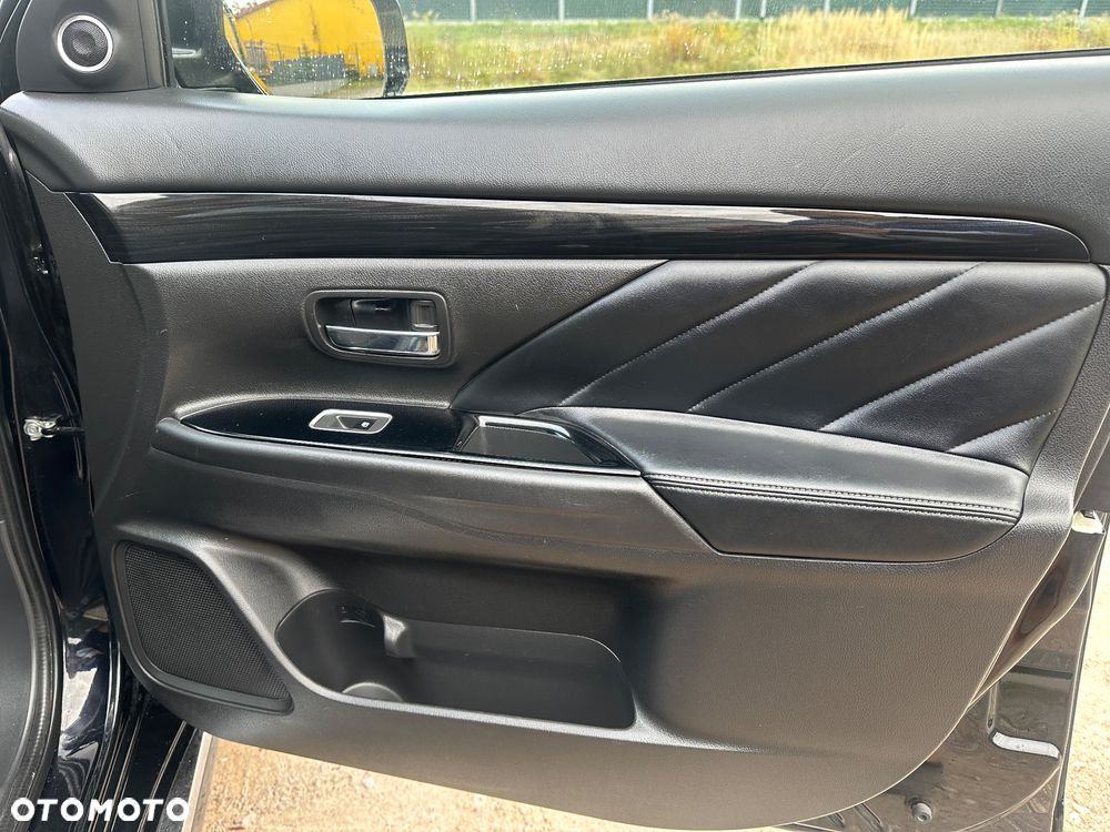 Mitsubishi Outlander 2.0 4WD Top - 32