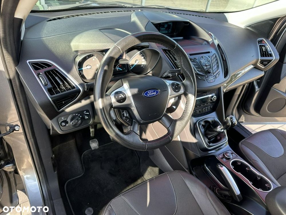 Ford Kuga 2.0 TDCi 2x4 Titanium - 10