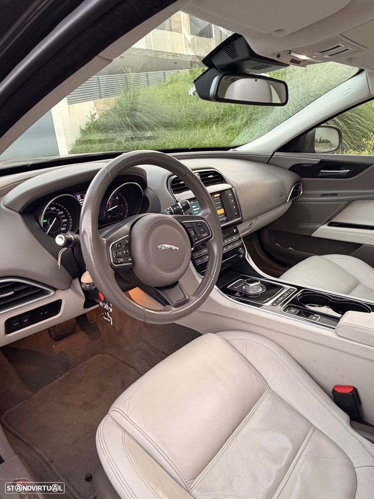 Jaguar XE 2.0 D Prestige Aut. - 24