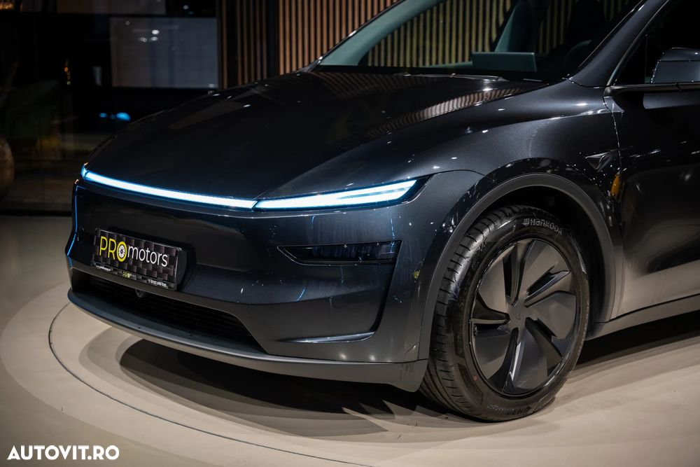 Tesla Model Y Long Range RWD - 11