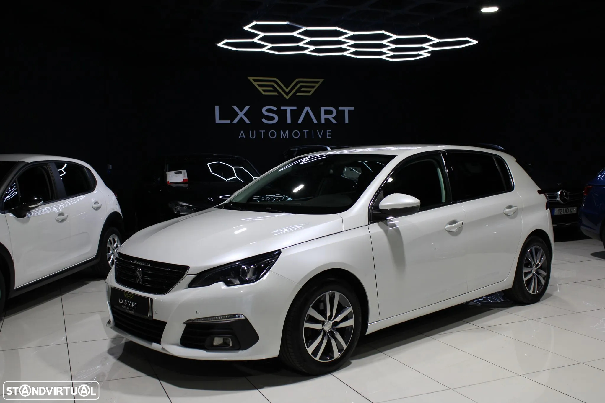 Peugeot 308 1.2 PureTech Allure EAT8 - 8