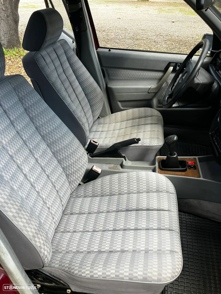 Mercedes-Benz W201 (1982-1993) 190 D 2.0 - 8