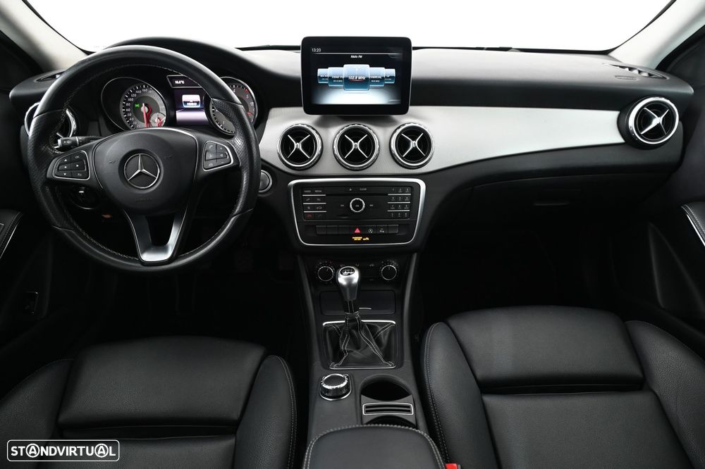 Mercedes-Benz GLA 180 d AMG Line - 3