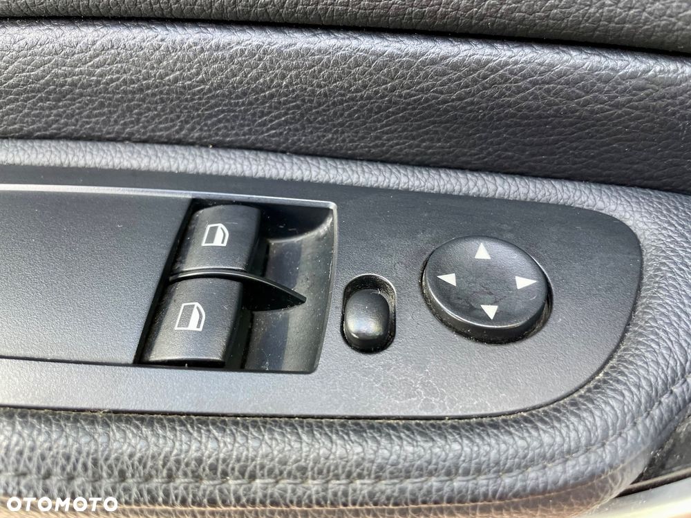BMW Seria 1 123d - 25