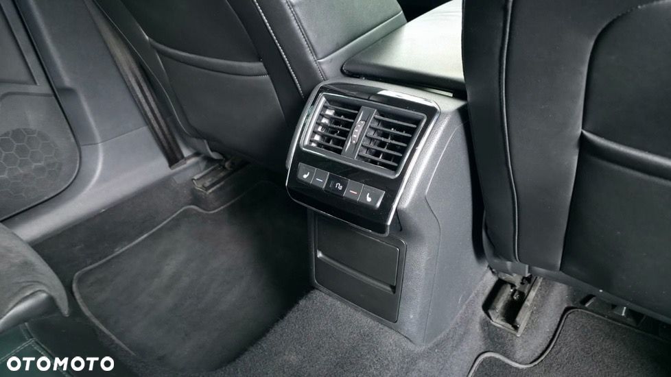 Skoda Superb 2.0 TDI Sportline DSG - 19