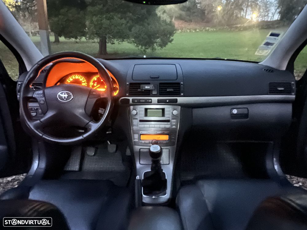 Toyota Avensis SW 2.2 D-4D - 18