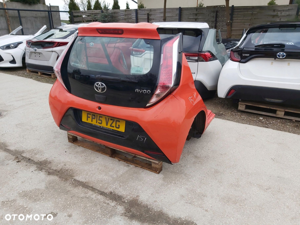 Toyota AYGO II pas tylny błotnik ćwiartka klapa