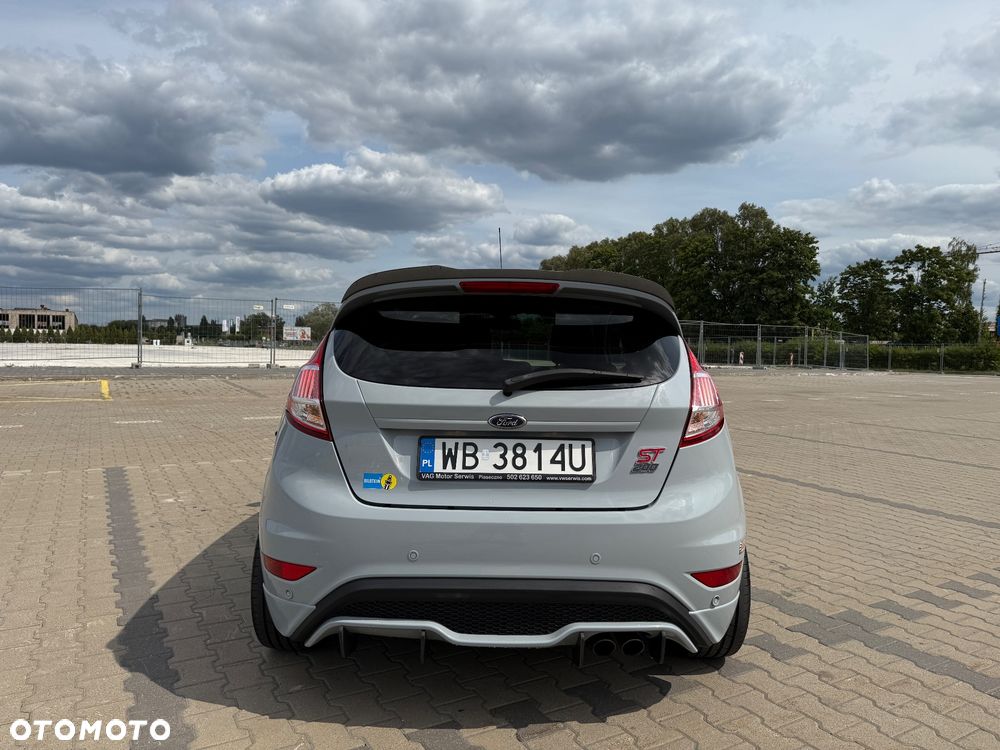 Ford Fiesta ST200 - 9