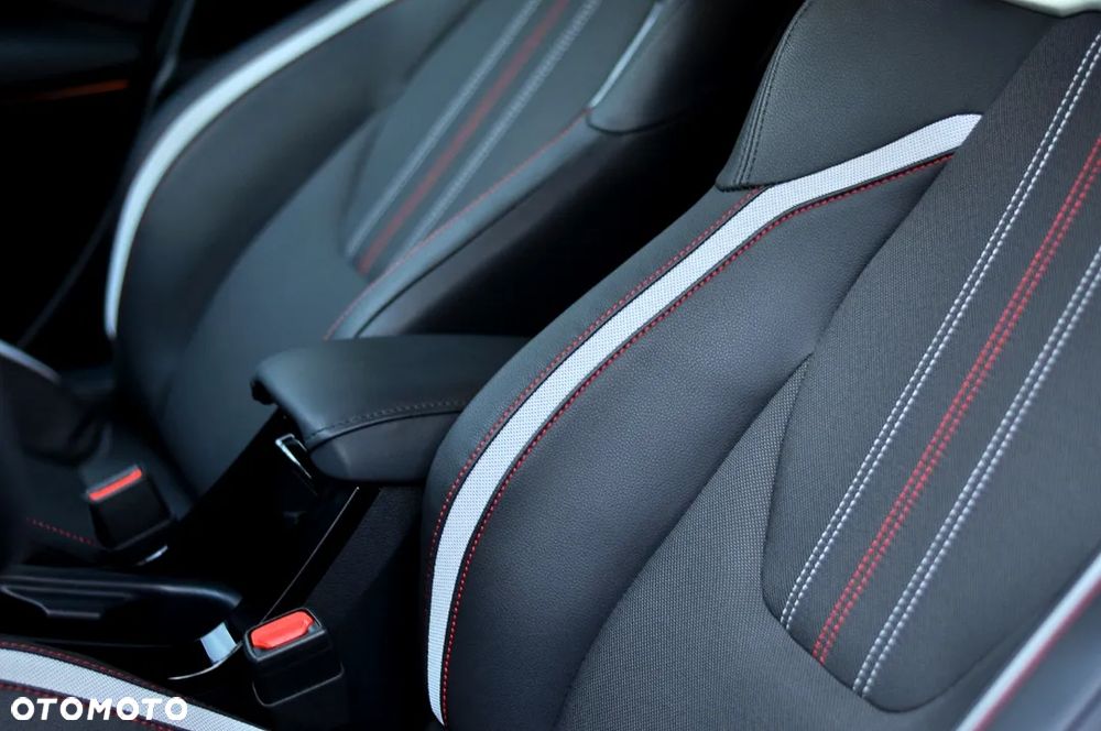 Toyota Corolla 2.0 Hybrid GR Sport - 33