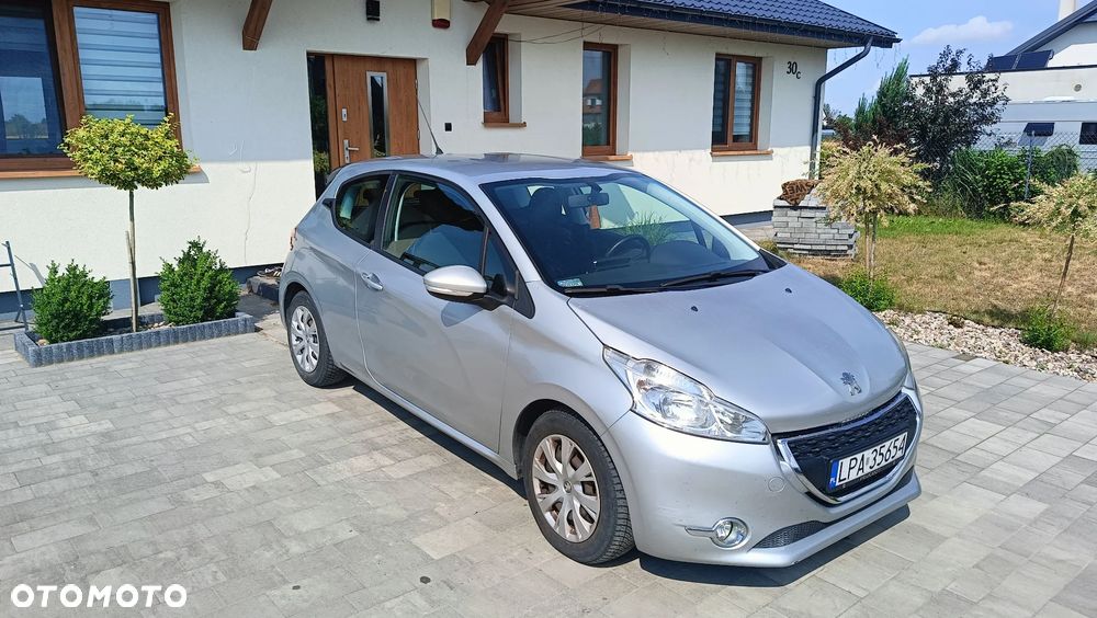 Peugeot 208 - 1