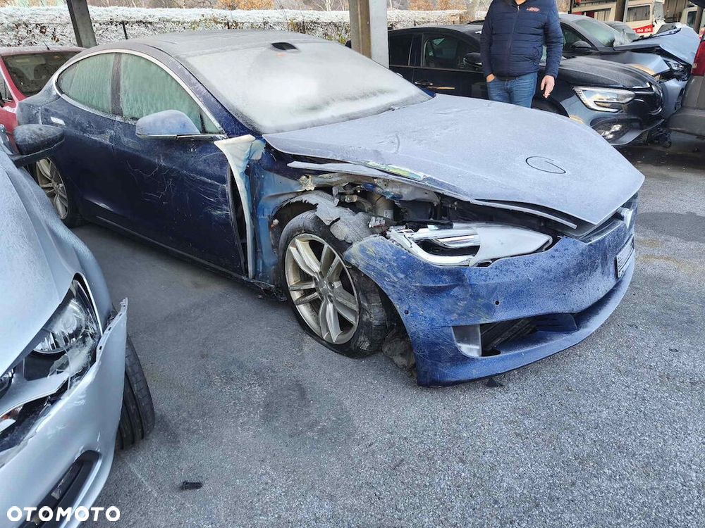 Tesla Model S - 2