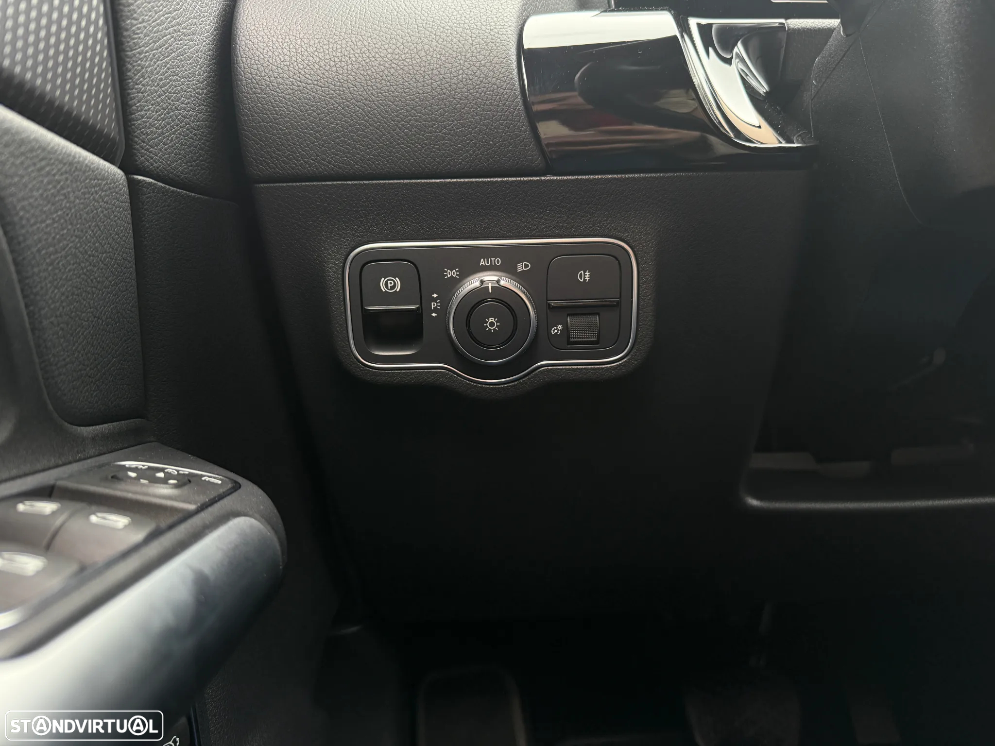 Mercedes-Benz GLA 180 7G-DCT Progressive - 23