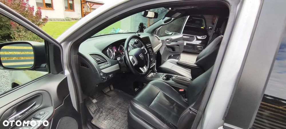 Dodge Grand Caravan 3.6 R/T - 12