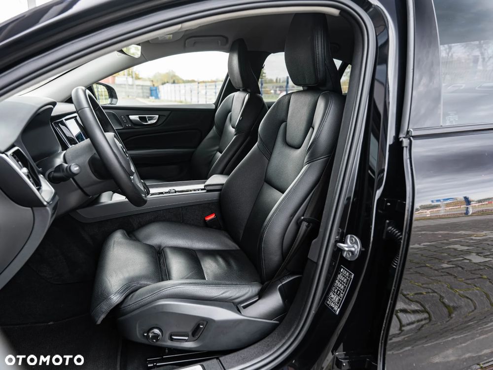 Volvo S60 B4 B DKG Plus Dark - 23