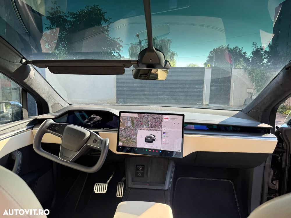 Tesla Model X Plaid - 9