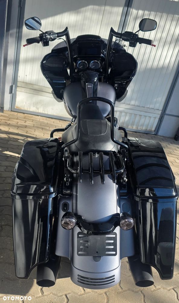 Harley-Davidson Touring Road Glide - 2