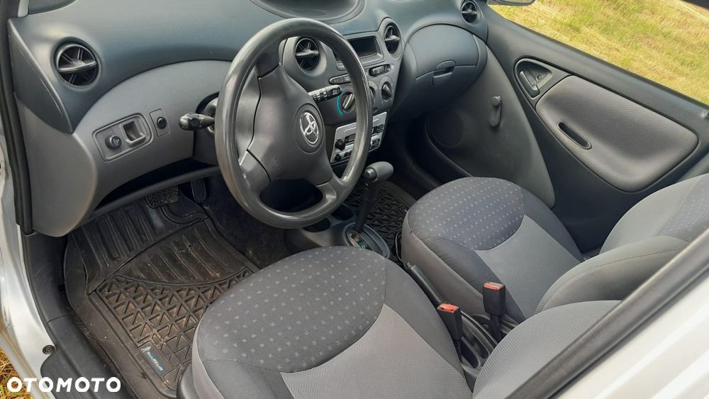 Toyota Yaris - 8