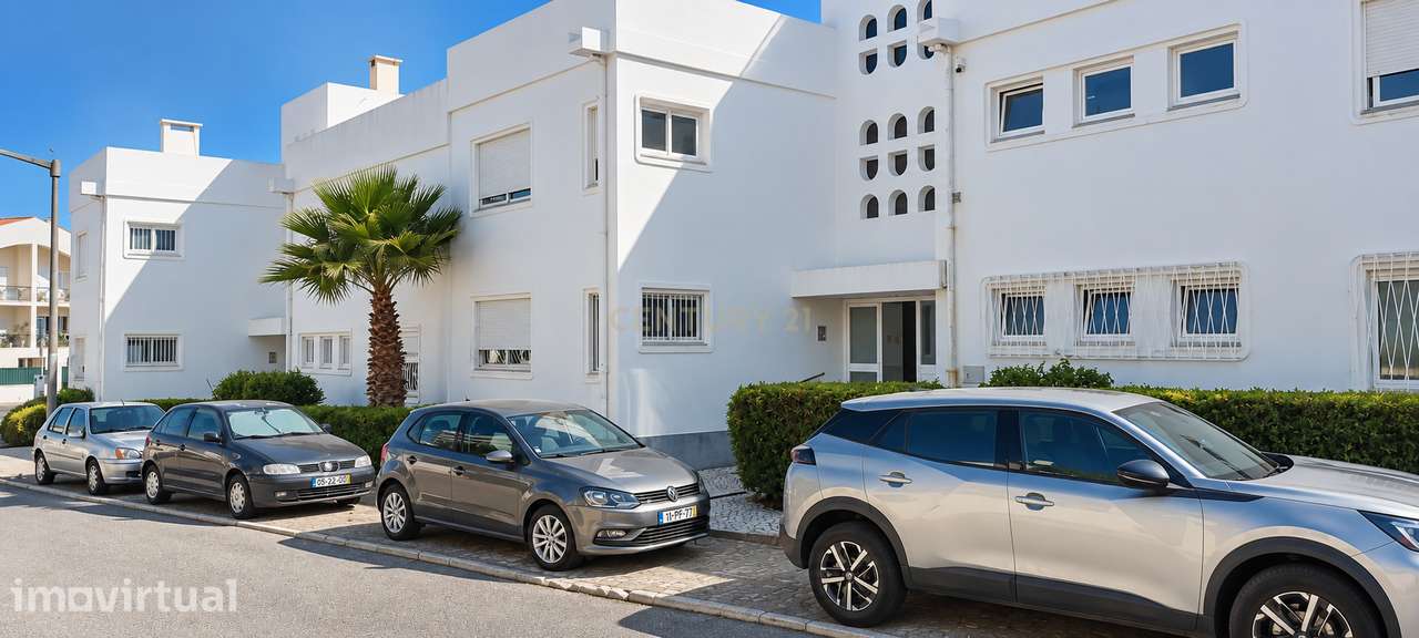 Arrenda-se T2 Remodelado no Monte Estoril, com Garagem e Arrecadação.