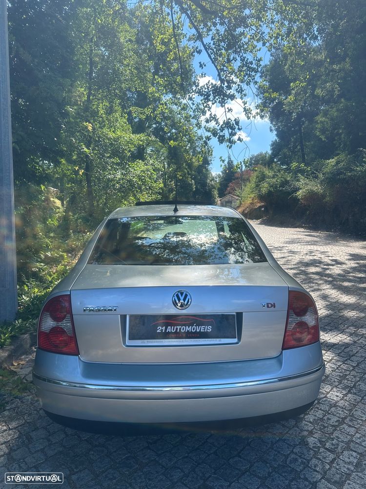 VW Passat 1.9 TDi Highline Tip - 11