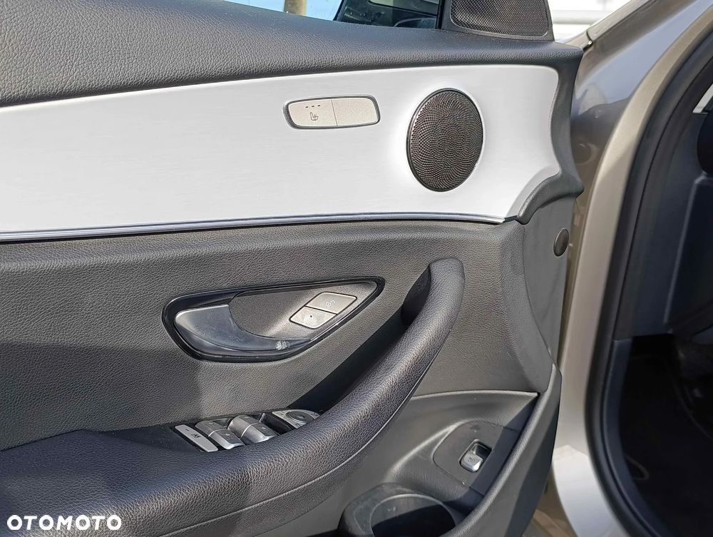 Mercedes-Benz Klasa E 300 de 4Matic T 9G-TRONIC - 26