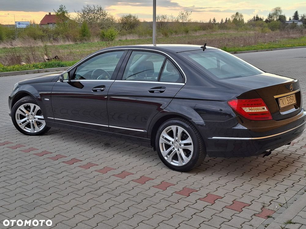 Mercedes-Benz Klasa C 180 CGI BlueEFFICIENCY Avantgarde - 12