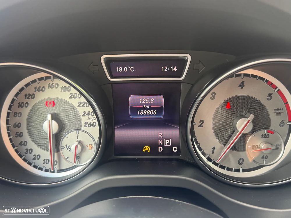 Mercedes-Benz GLA 220 CDI 7G-DCT AMG Line - 12