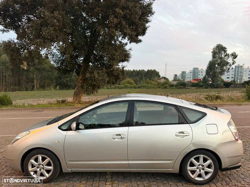 Toyota Prius 1.5 VVT-i HSD Sol - 4