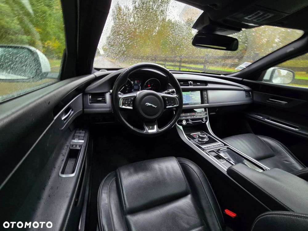 Jaguar XF 2.0 i4D AWD R-Sport - 25