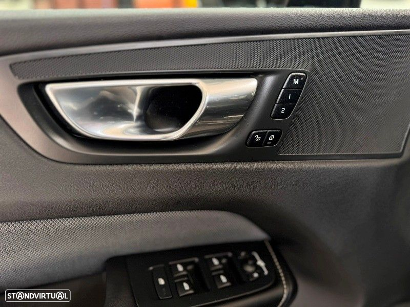 Volvo XC 60 2.0 T8 PHEV R-Design AWD - 17
