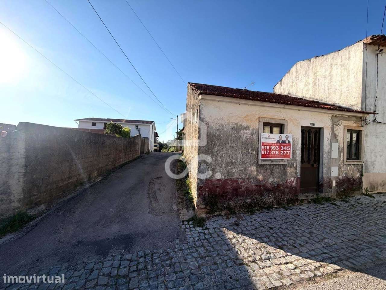 Moradia com arrumos, para recuperar na Vila do Avelar. - Grande imagem: 2/14