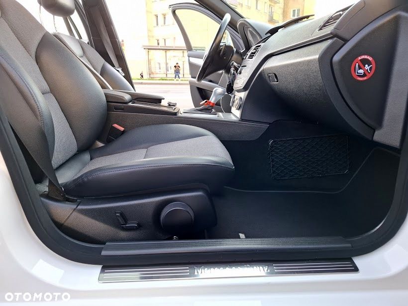 Mercedes-Benz Klasa C 180 CGI Automatik BlueEFFICIENCY Elegance - 26