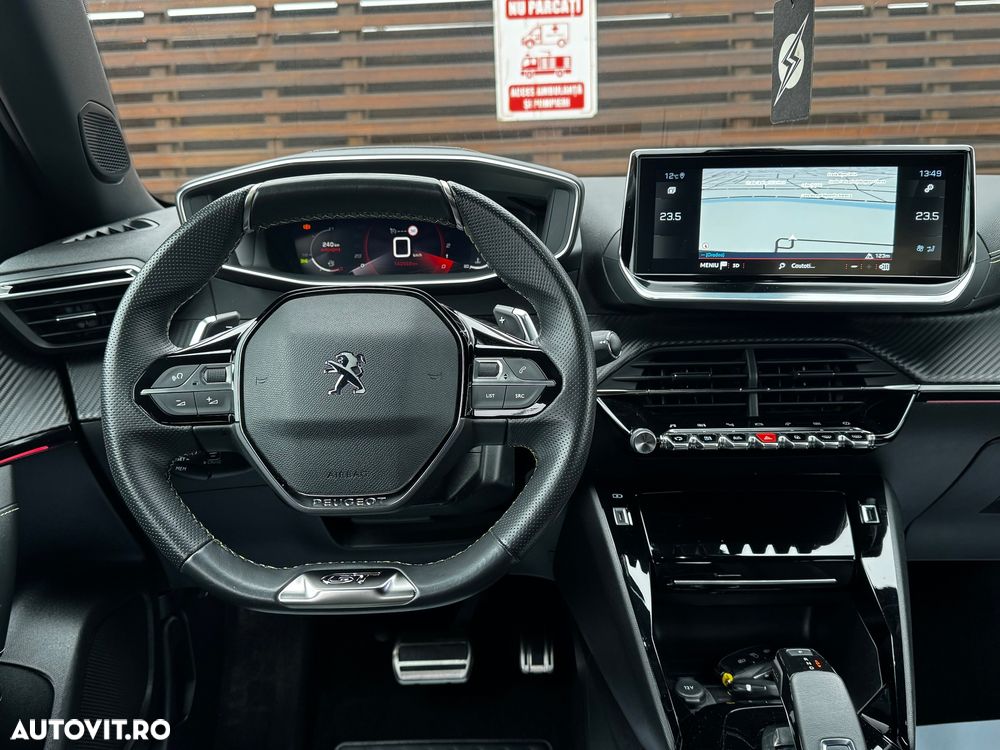 Peugeot 2008 PureTech 130 EAT8 GT - 19