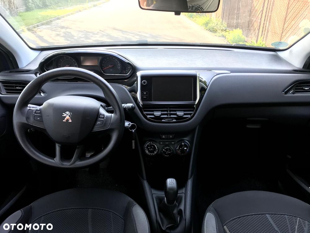 Peugeot 208 - 10