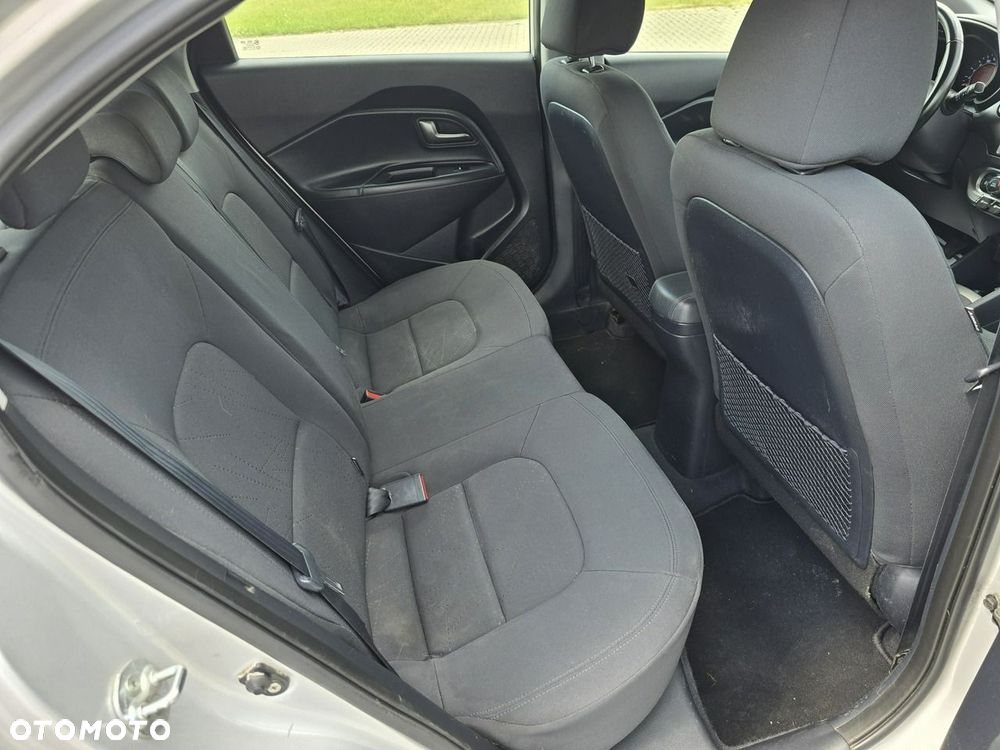 Kia Rio - 22