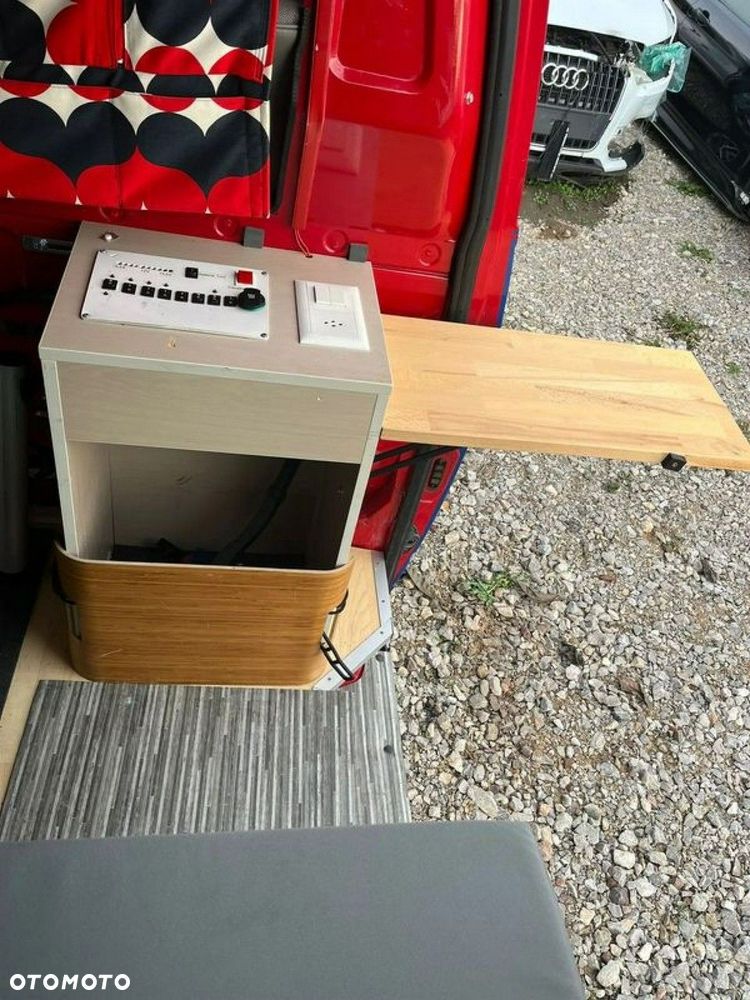 Volkswagen Caravelle - 8