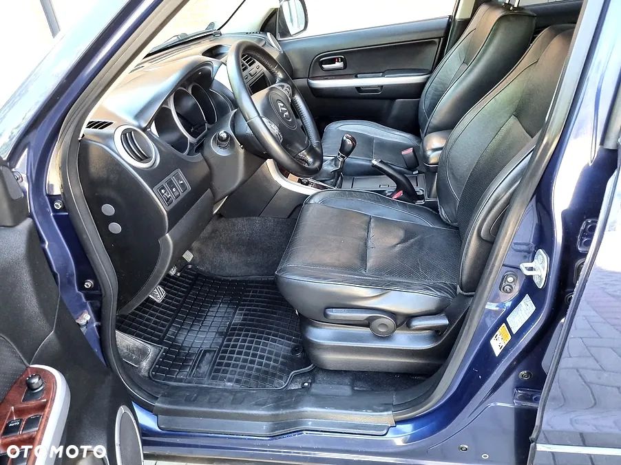 Suzuki Grand Vitara 2.0 Comfort + - 5