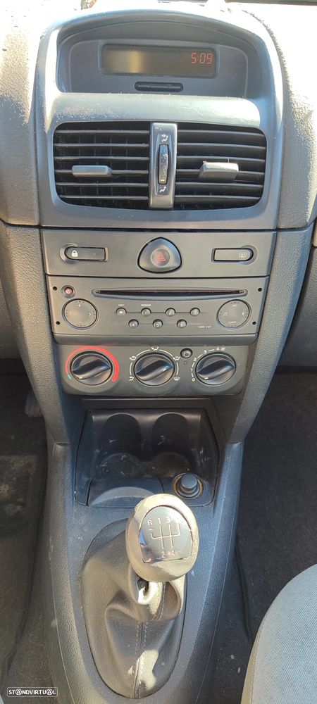 Renault Clio 1.5 dCi Confort - 6