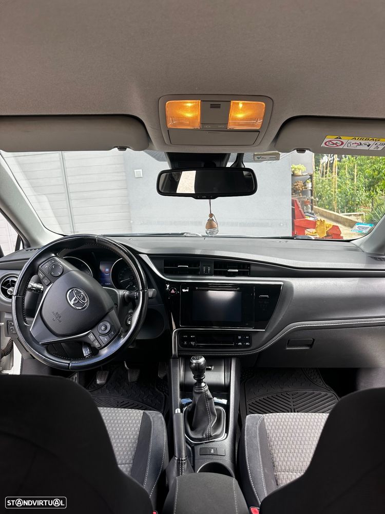 Toyota Auris 1.4 D-4D Comfort+Pack Techno - 28