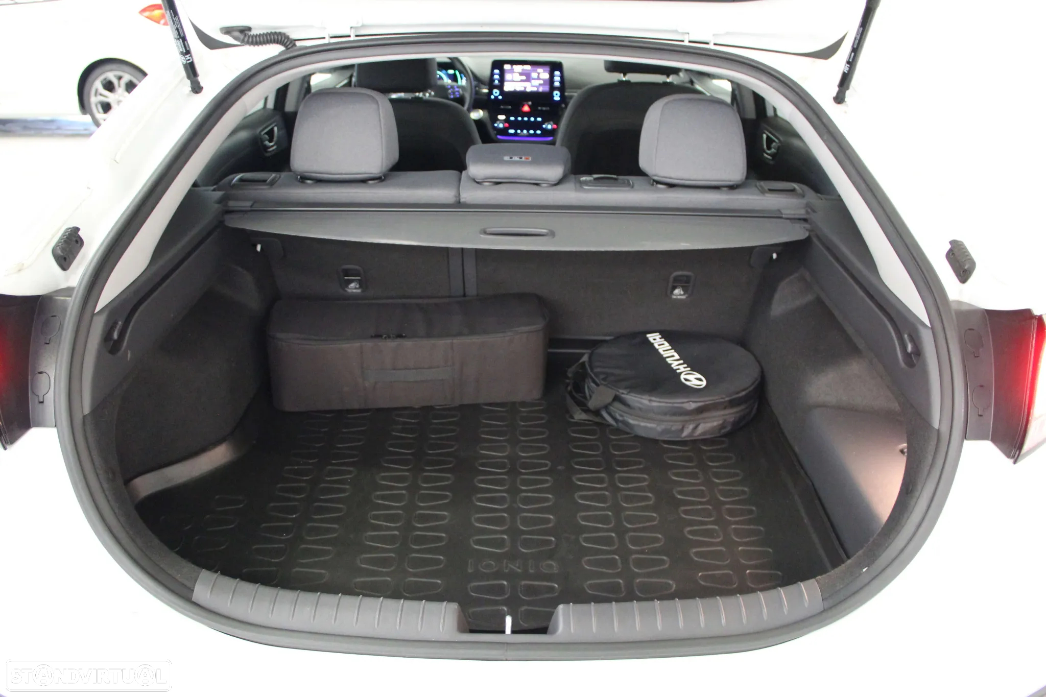 Hyundai Ioniq 1.6 GDI PHEV - 21