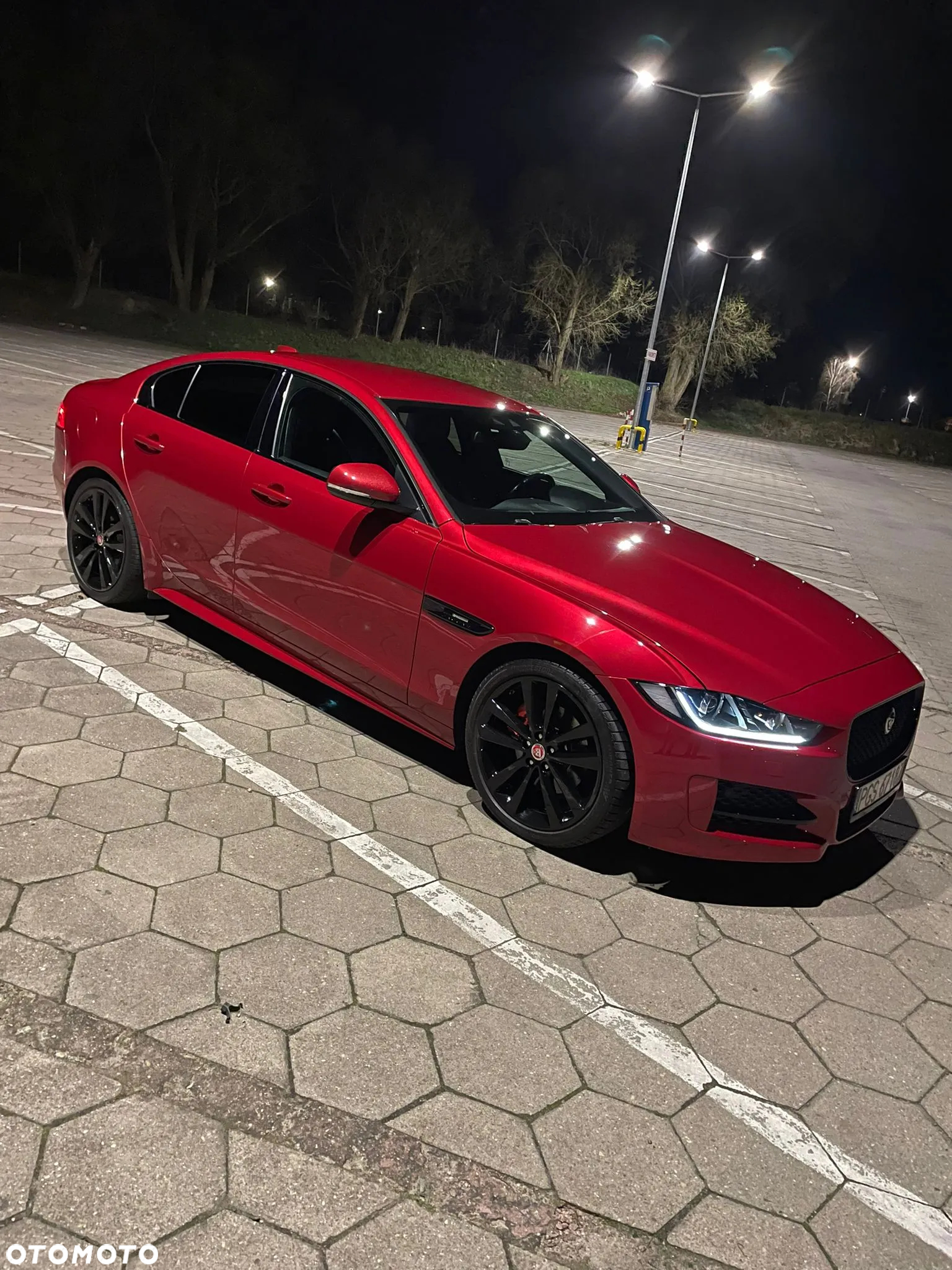Jaguar XE 2.0 D R-Sport - 14
