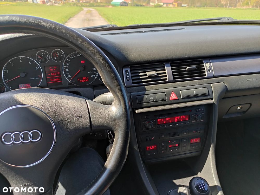 Audi A6 Avant 2.4 - 5