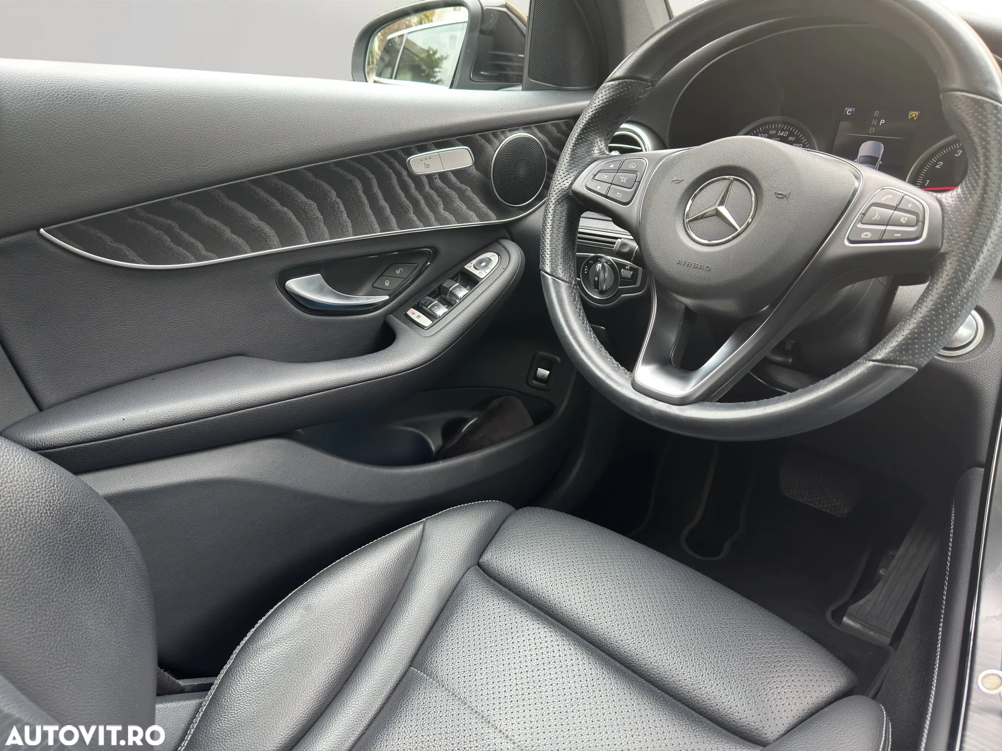Mercedes-Benz GLC Coupe 250 4Matic 9G-TRONIC - 36