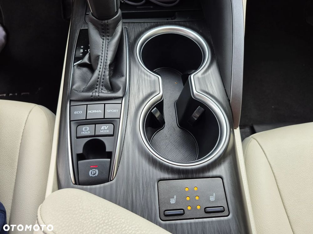 Toyota Camry 2.5 Hybrid Executive CVT - 14