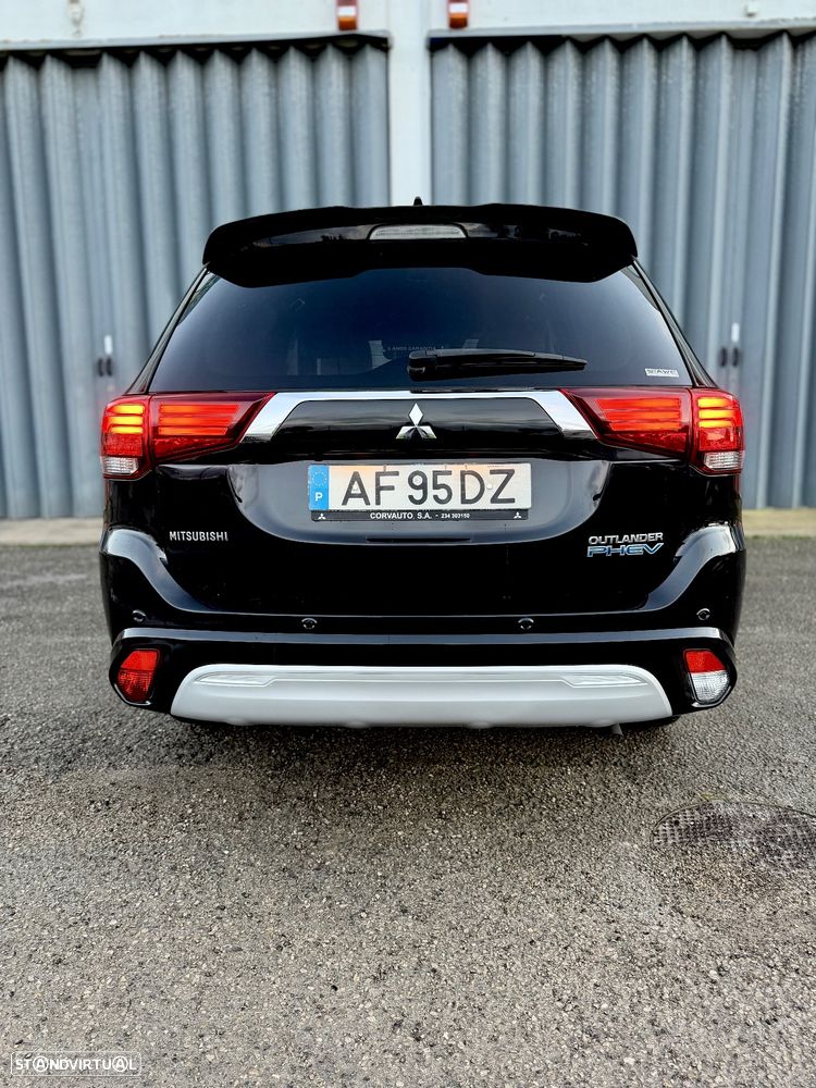 Mitsubishi Outlander - 2